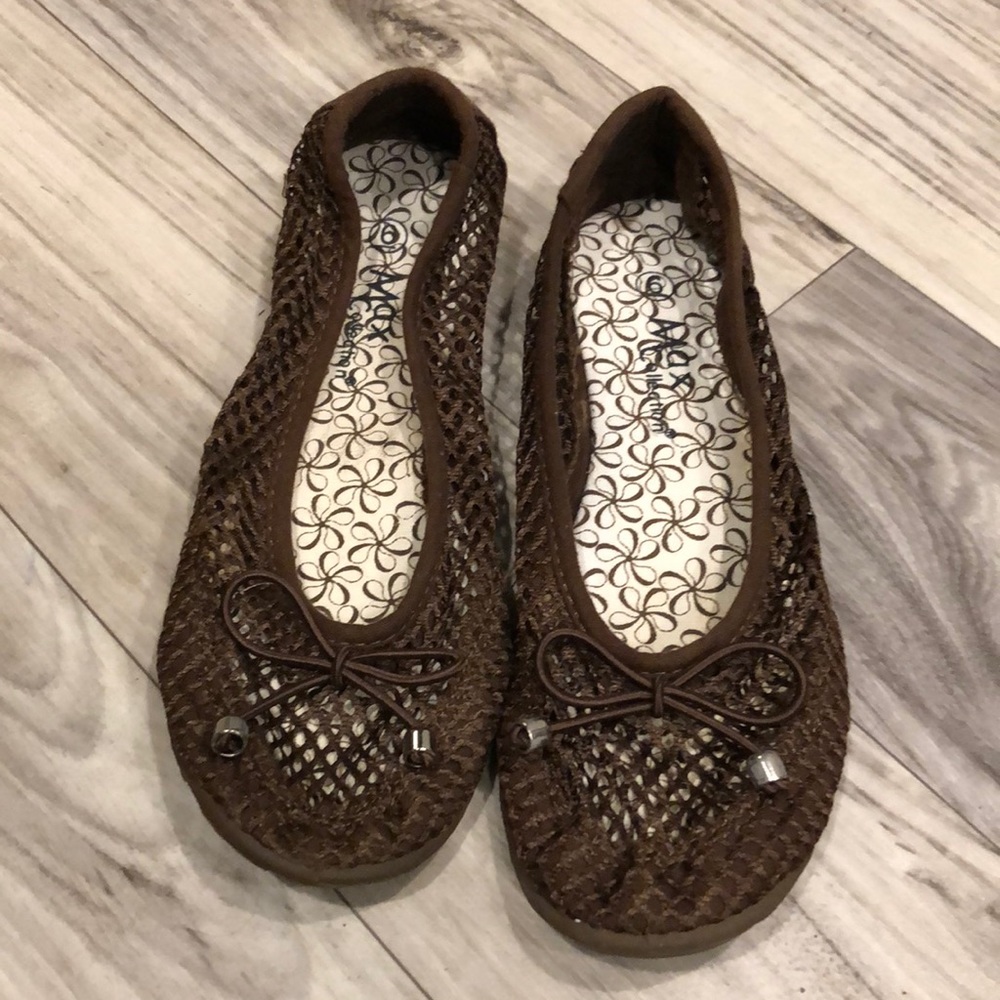🌻3/$15 Max Collection Brown Flats-sz 6